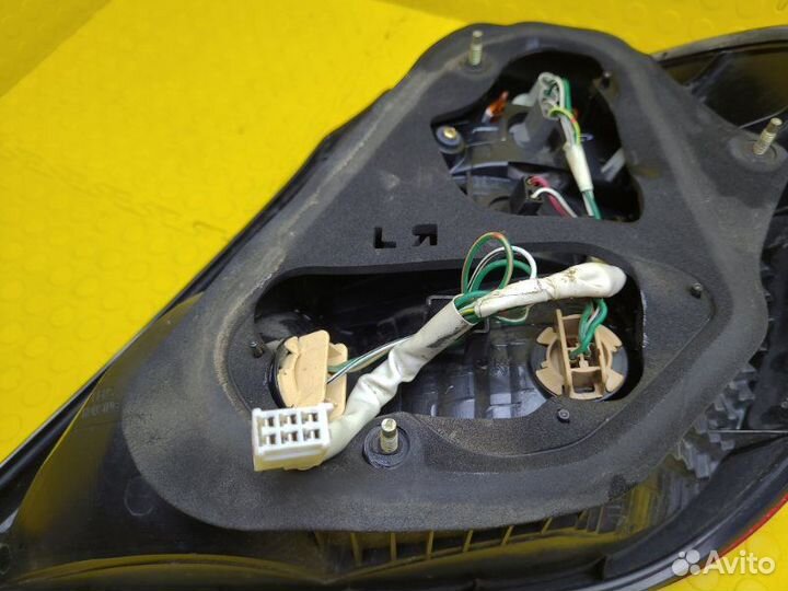 Фонарь задний левый Toyota Camry V30 2001-2003