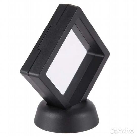 Монета Bitcoin в рамке с подставкой