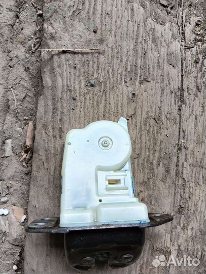 Замок багажника Nissan Murano z50