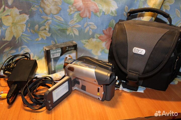 Видеокамера Canon DC311