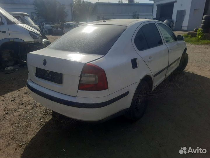 В разборе Skoda Octavia A5 дорест по запчастям