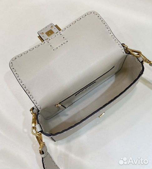 Сумка Fendi Baguette светло бежевая