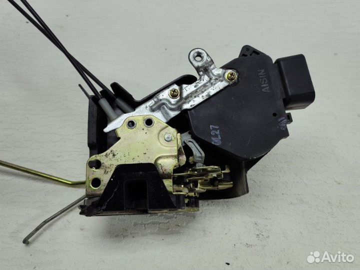 Замок двери передний левый Toyota Mark Ii 2002