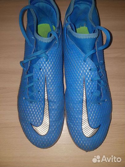 Футбольные бутсы Nike Phantom