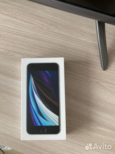 iPhone SE, 64 ГБ