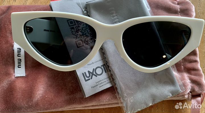 Солнцезащитные очки Miu Miu