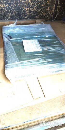 Стекло боковое правое Hitachi/zx450