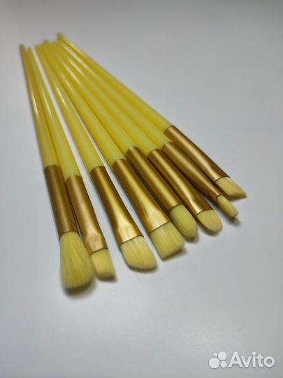 Кисти для макияжа желтые в чехле