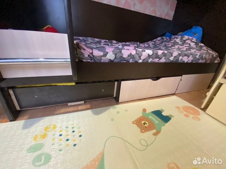 Двухъярусная кровать