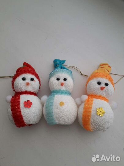 Елки и новогодние украшения