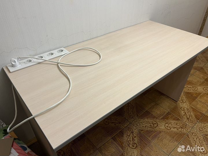 Стол письменный офисный