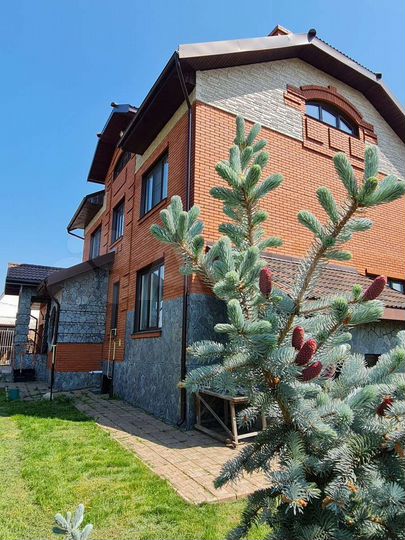 Дом 259,3 м² на участке 15 сот.