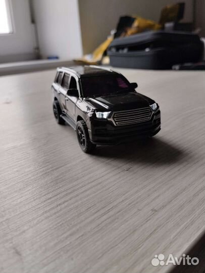 Модель автомобиля ленд курзер