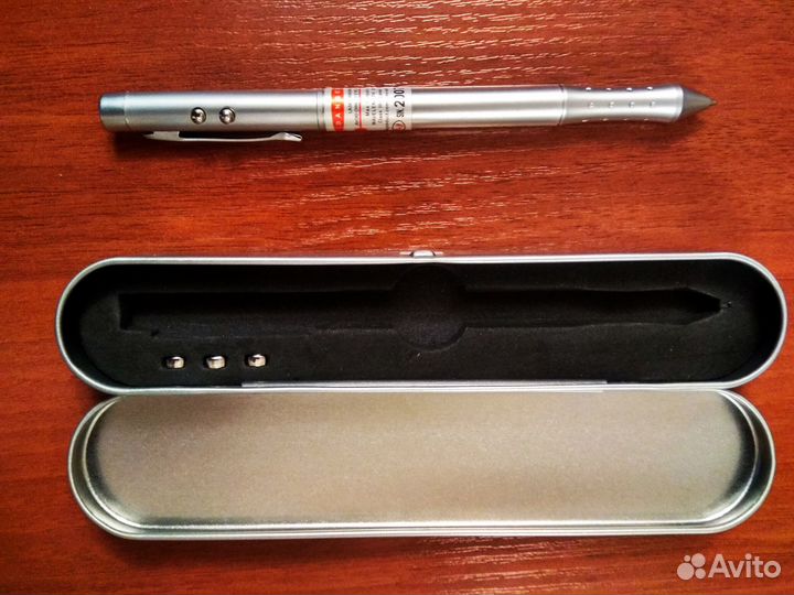 Ручка с лазерной указкой и фонариком новая