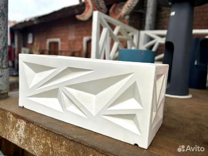 Кашпо для цветов из пластика