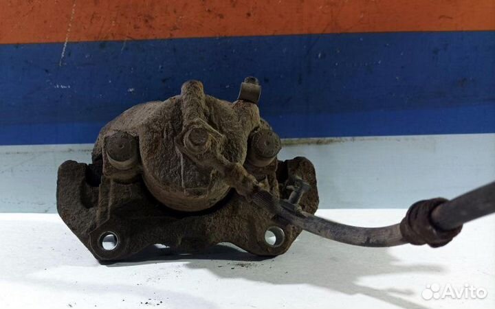 Суппорт тормозной передний правый Opel Zafira B