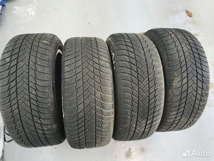 Bridgestone Blizzak LM-001 285/45 R21