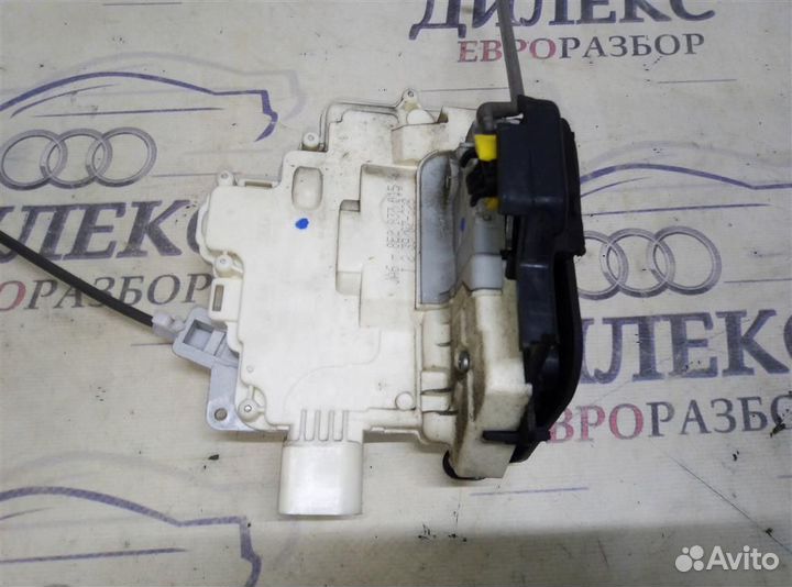 Замок двери передней левой Audi A4 (B7) 2004-2009