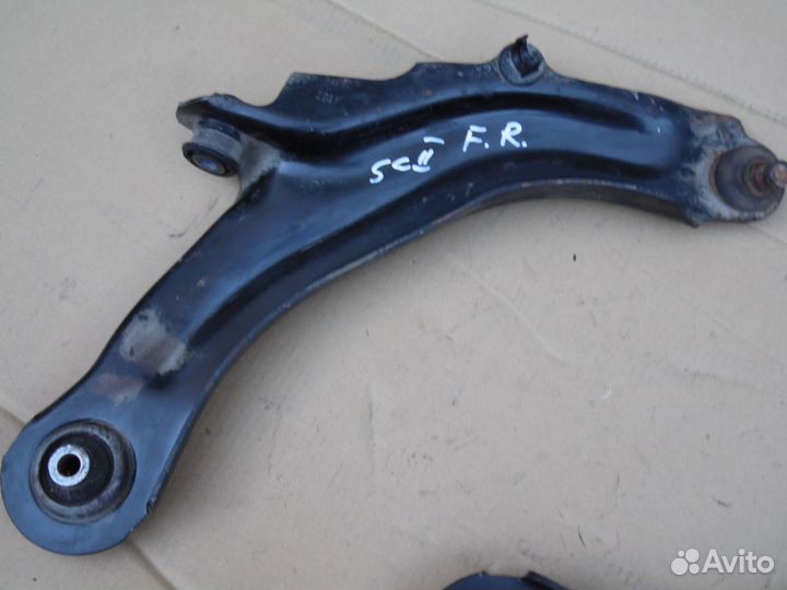 Рычаг передний нижний Рено Меган Сценик 2