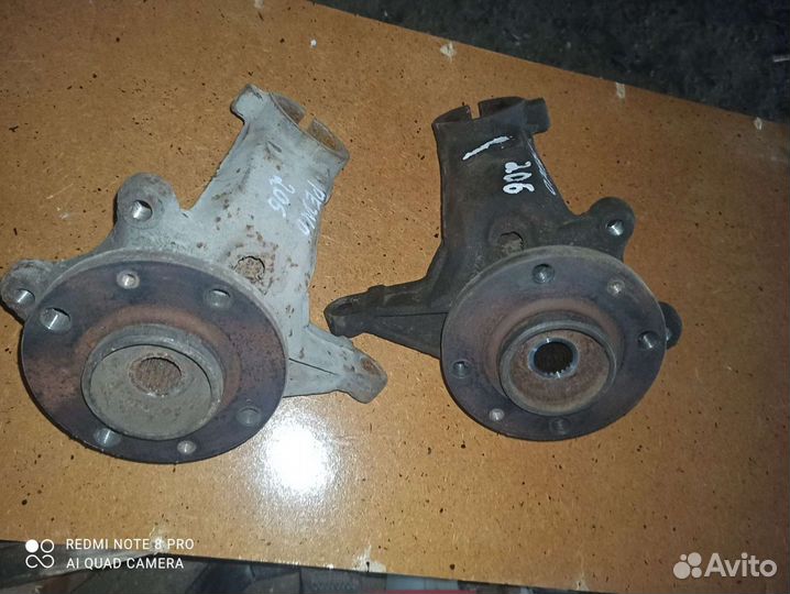 Поворотный кулак Peugeot 206