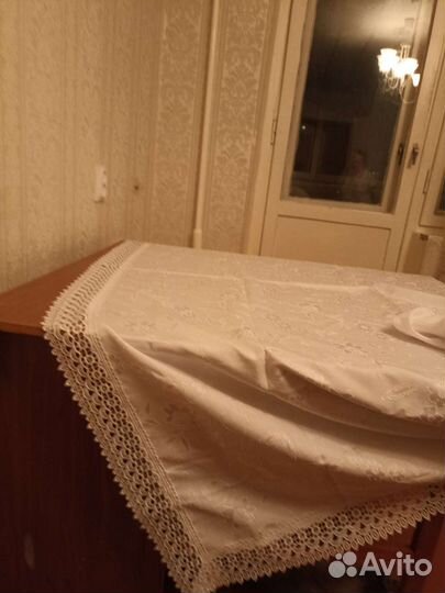 Скатерть новая, белая