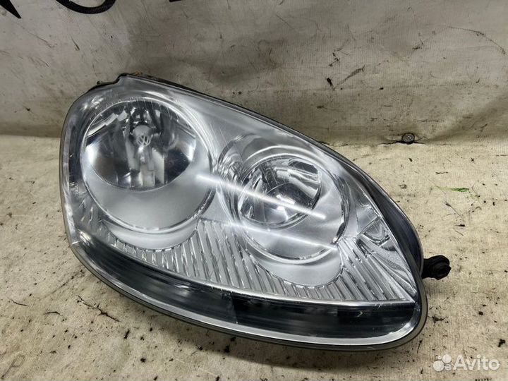 Фара правая Volkswagen Golf 5