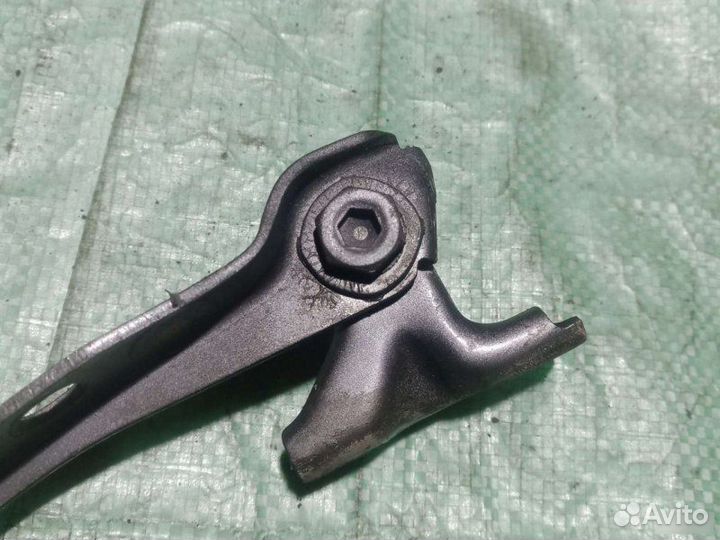 Петля капота правая Audi 80 B3 седан 1.8I 1989