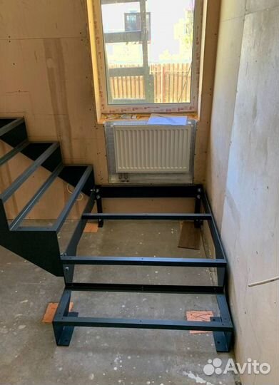 Лестница Г-образная с поворотными ступенями