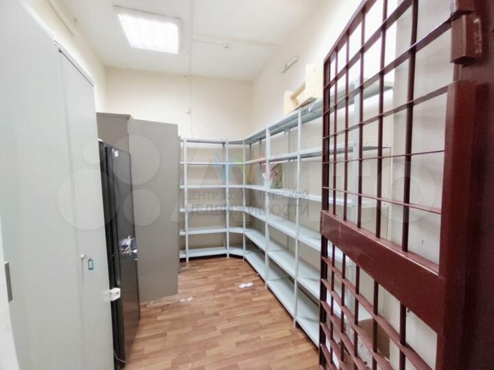 Помещение на цокольном этаже в центре 215 м