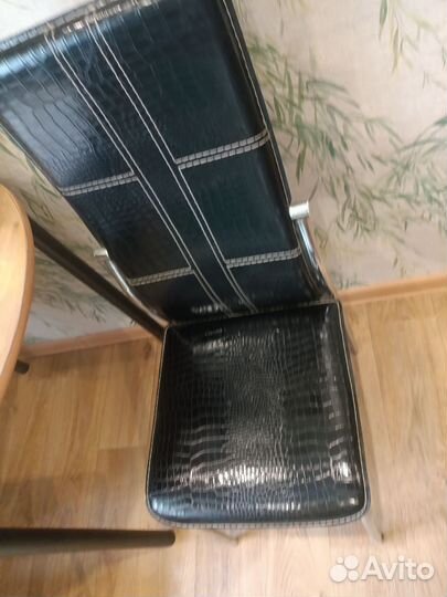 Кожаный стул