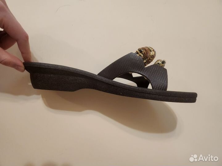 Шлепанцы женские