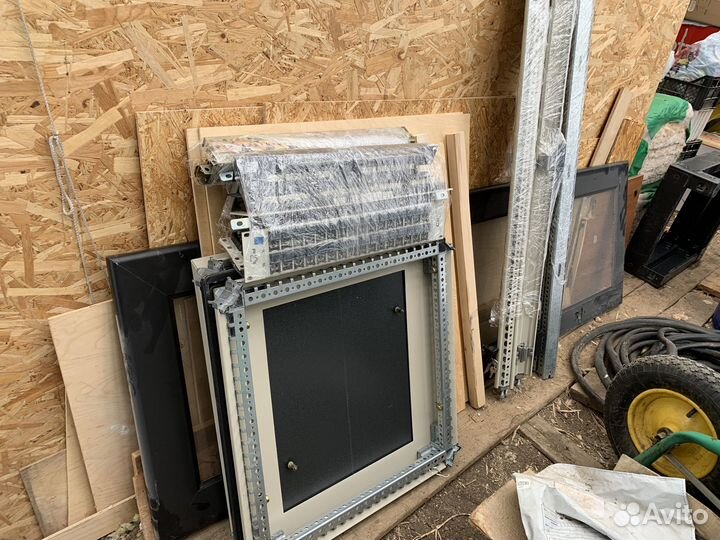 Серверный шкаф (скелет) 42u + 5 патч панелей