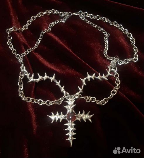 Готическая подвеска ручной работы