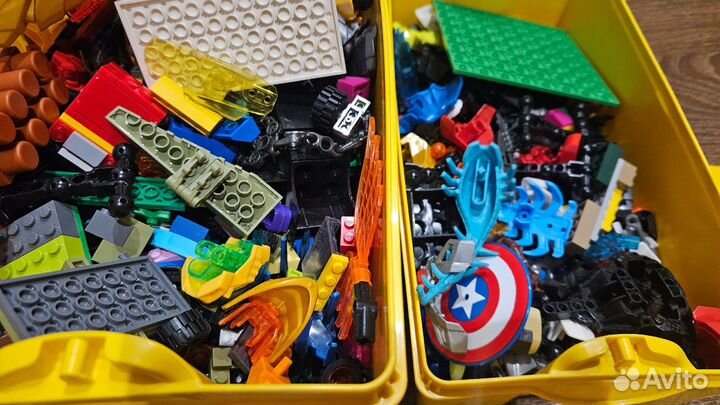 Два ящика lego