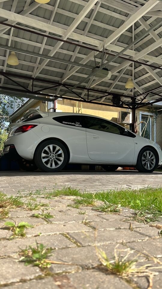 Opel Astra GTC: фото владельца
