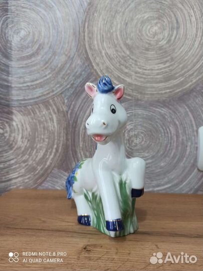 Статуэтка фарфор, лошадка