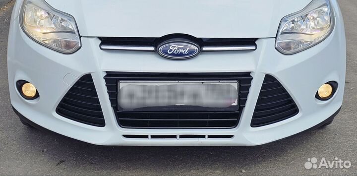 Бампер передний Ford Focus 3 белый