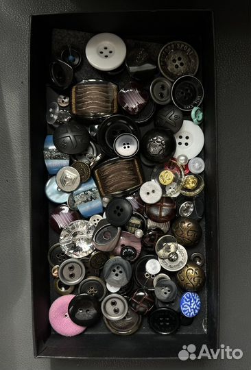 Коробка пуговиц