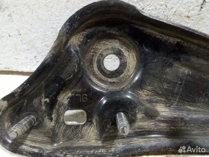 Кронштейн подрамника Lexus Es