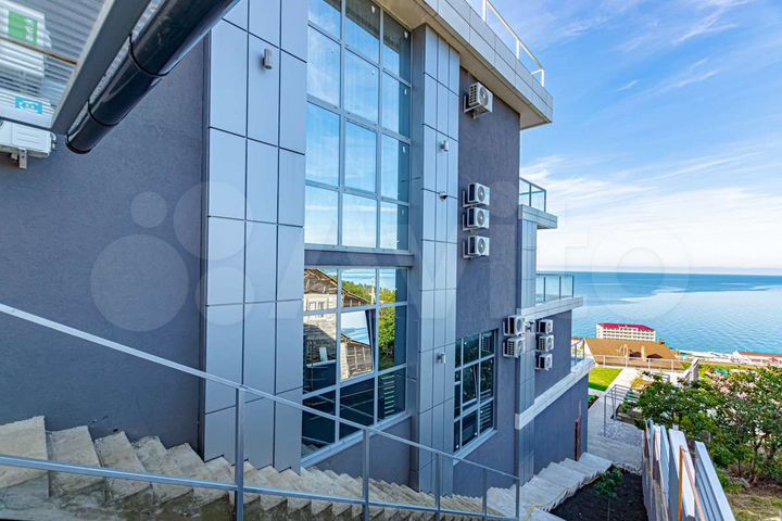 Дом 877 м² на участке 10,7 сот.