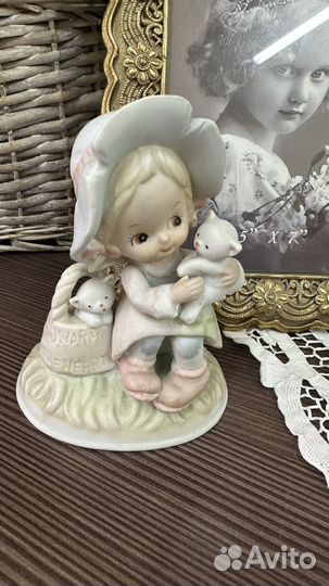 Фарфоровая статуэтка