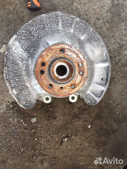 Задний правый кулак на мерседес W166