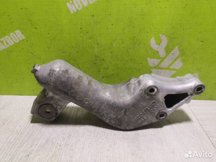 Кронштейн двигателя правый Пежо 206