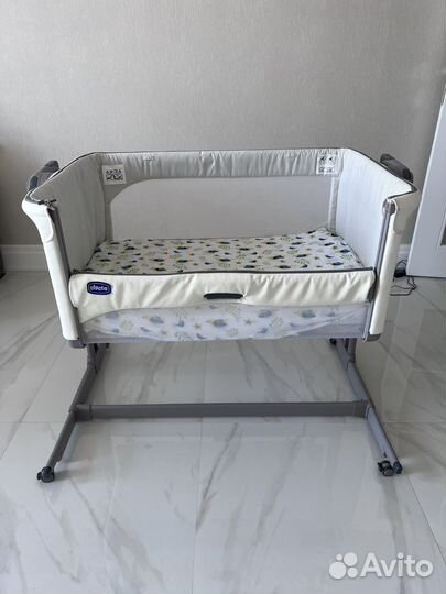 Приставная кроватка Chicco next2me кожа