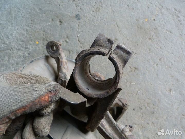 Кулак поворотный передний правый Skoda Yeti 2009-2