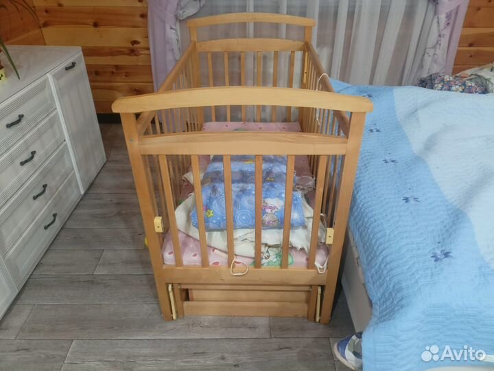 Детская кроватка с маятником бу