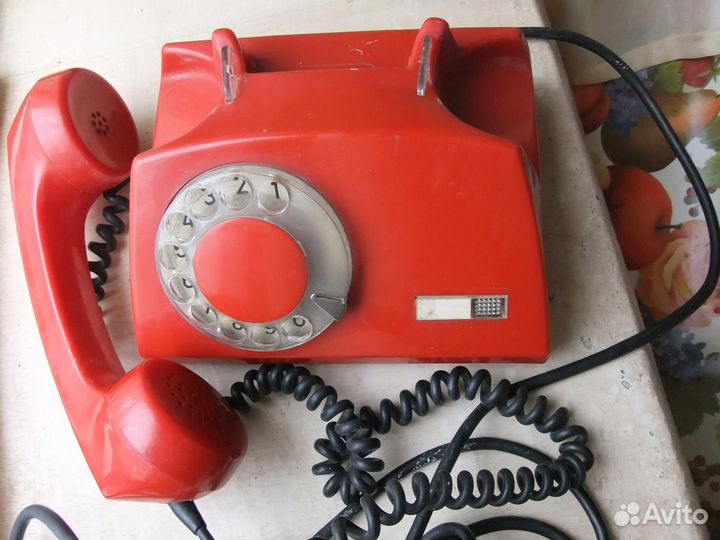 Дисковый красный Телефон времён СССР рабочий