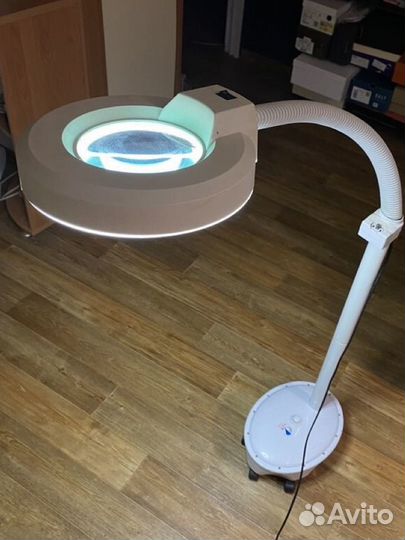 Лампа лупа косметологическая