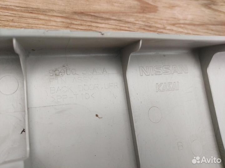 Накладка двери (крышки) багажника Nissan Leaf ZE0