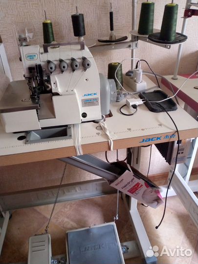 Швейная машина оверлок